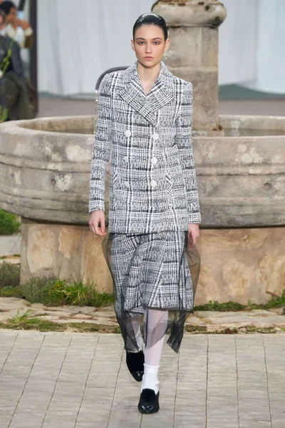 Look 9